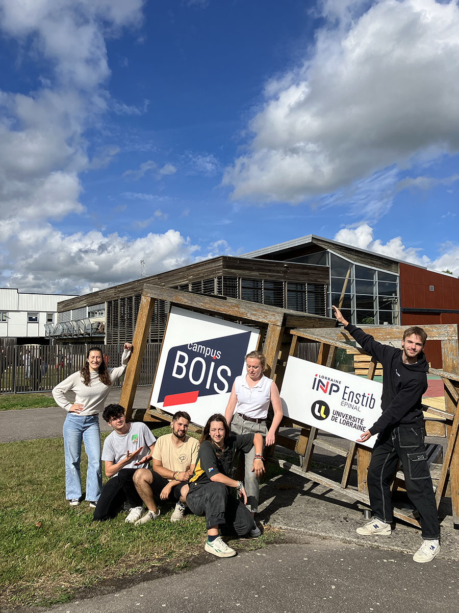 Étudiants à l’ENSTIB